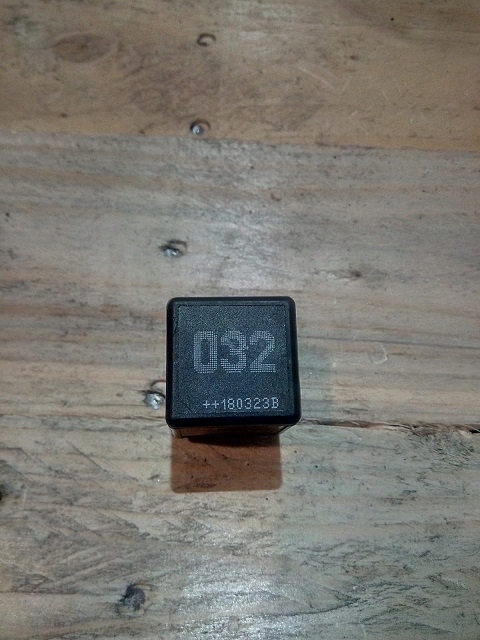 фото №1, Mercedes w205 w213 реле предохранитель