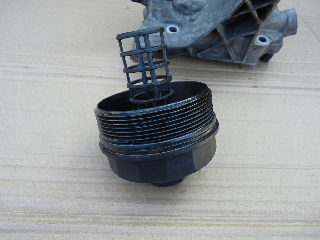 фото №14, Audi a8 d2 lift 3.7 корпус фільтра оливи 077115401h 077117021m