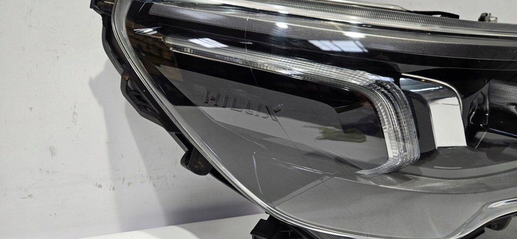 Лампа правый перед full led toyota hilux viii рестайлинг Оригинал