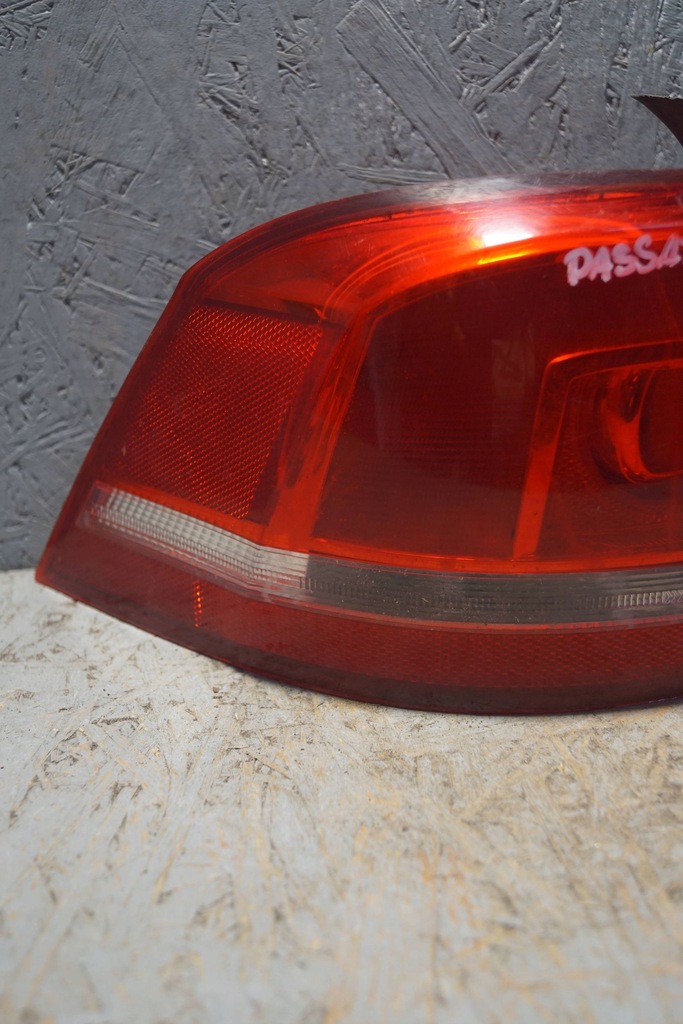 фото №10, Vw passat b7 sedan лампа prwy задняя s2094