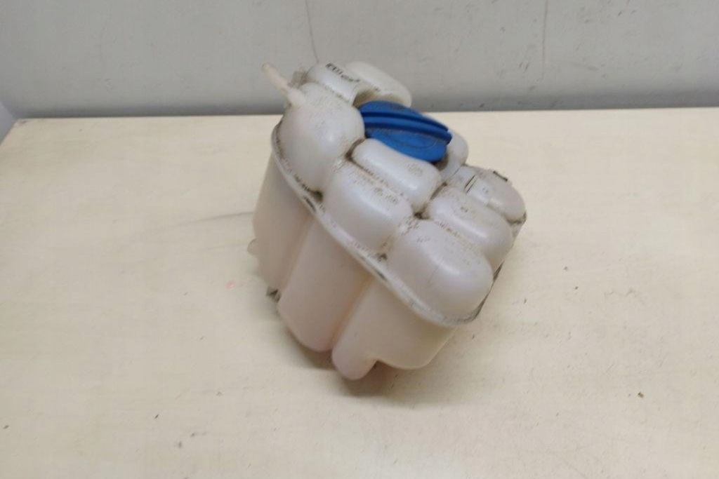 фото №8, Бачок расширительный vw touareg 7p5 7p0121407 3.0l 2013