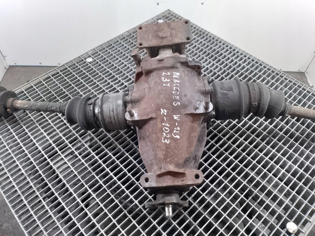 Дифференциал задний  mercedes-benz w123 1153511301 2.4 d Недорого