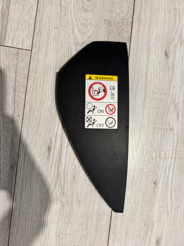 Купити Tesla s 13-16 накладка захист панелі права 1028362-00