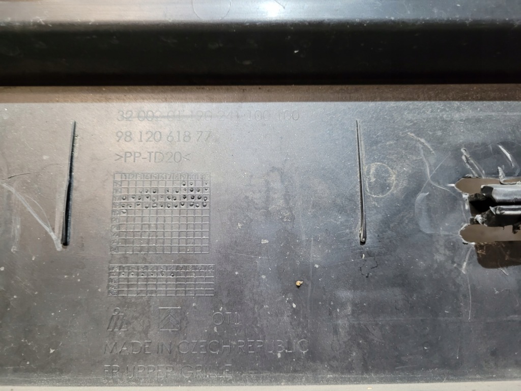 фото №12, Бампер перед передний citroen c3 iii 3 2016 + решётки + направляющие полный