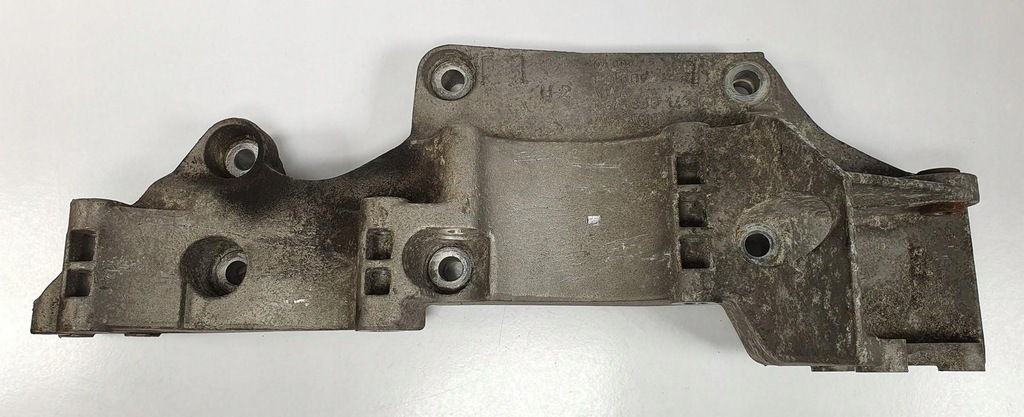 фото №1, Кронштейн кронштейн генератора audi tt 8n 06a903143p