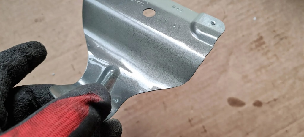 Q3 83a крепеж кронштейн крыла правое  правый  перед lx7g 83a821470 Цена