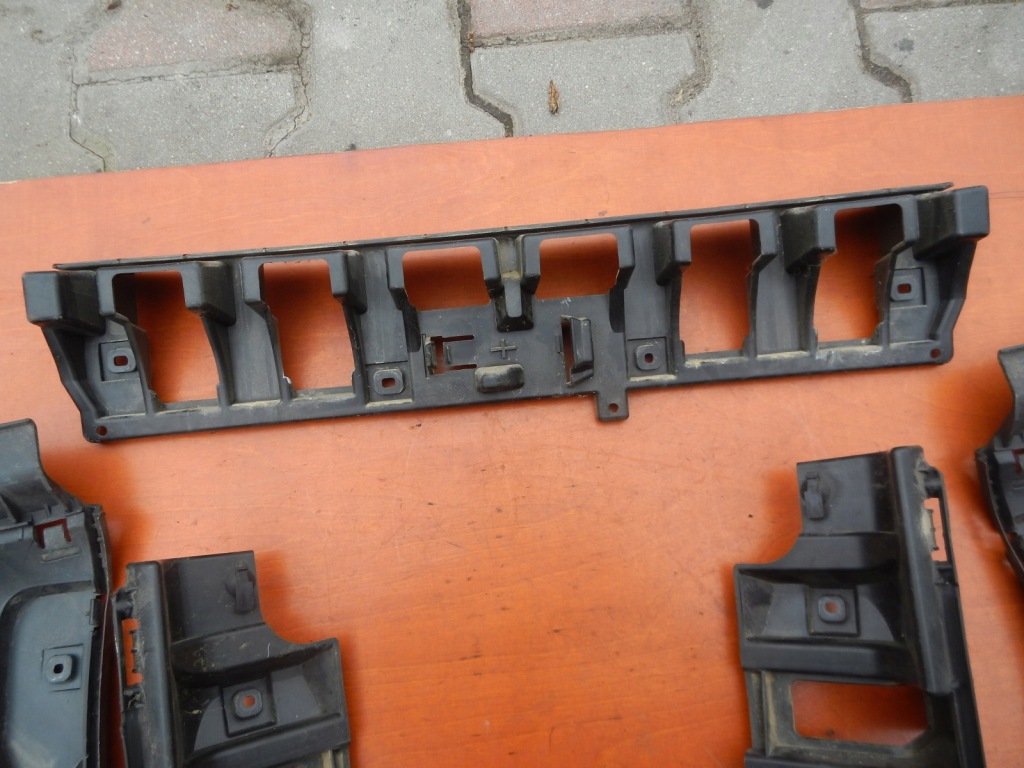 фото №16, Направляющая кронштейн направляющие бампера задняя volvo c30