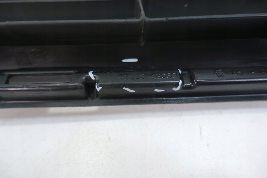 фото №14, Toyota rav4 iv lift 2015- решётка радиатора решётка средняя бампера перед 53113-42080