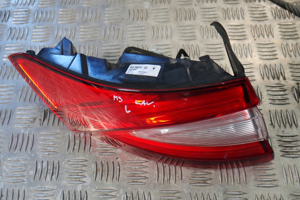 фото №1, Левая лампа крыла задняя maserati levante