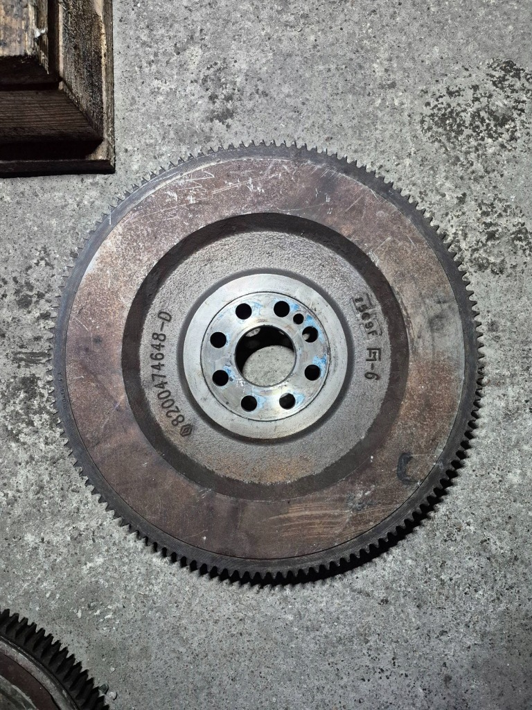 Купити Renault оригінальний номер 8200474648 зчеплення колесо