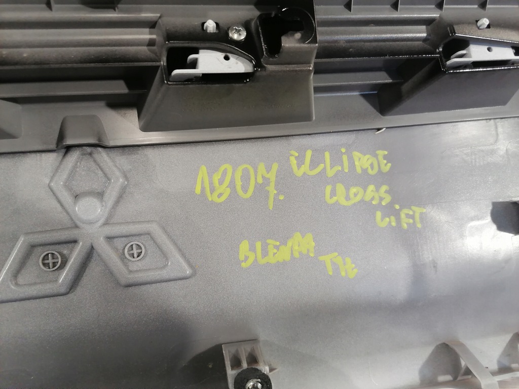 фото №14, Mitsubishi eclipse cross накладка крышки 5817a424zz