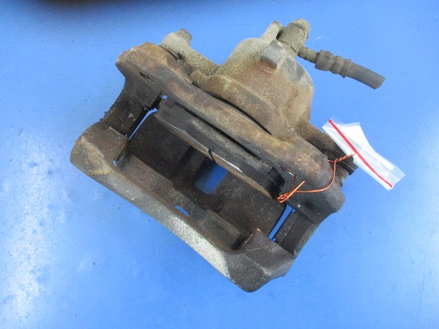 фото №1, Almera n16 1.5b суппорт тормоза перед правый lucas