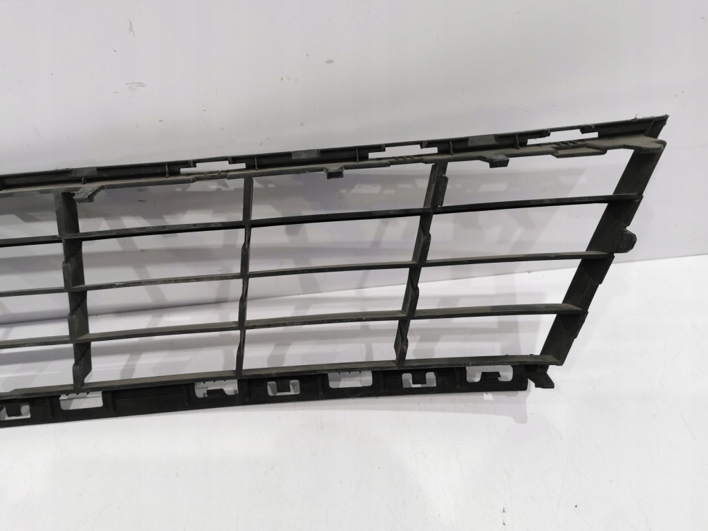 Решётка бампера средняя решётка  renault clio 3 3 рестайлинг  2009 2010 2011 2012 Недорого