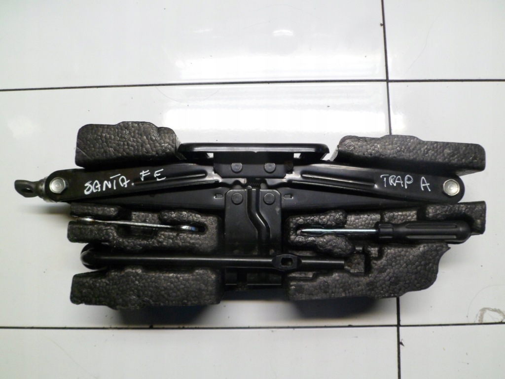 фото №1, Hyundai santa fe ii вкладыш колеса запасного домкрат 09149-2b070