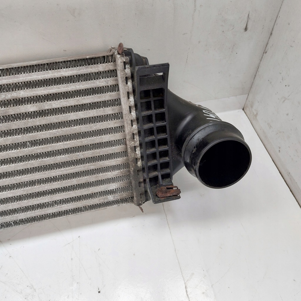 Volvo v40 2 2,0d радіатор повітря інтеркулер 31338734 dz895001 в Україні