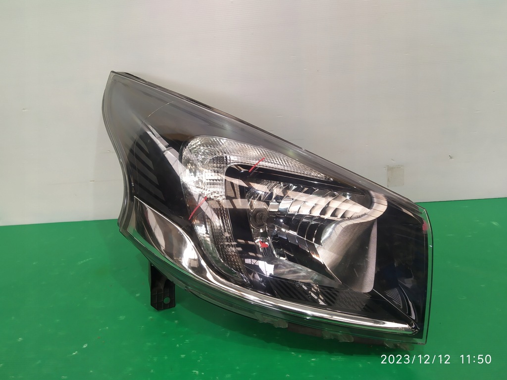 фото №1, Лампа правая передняя opel vivaro 93867948