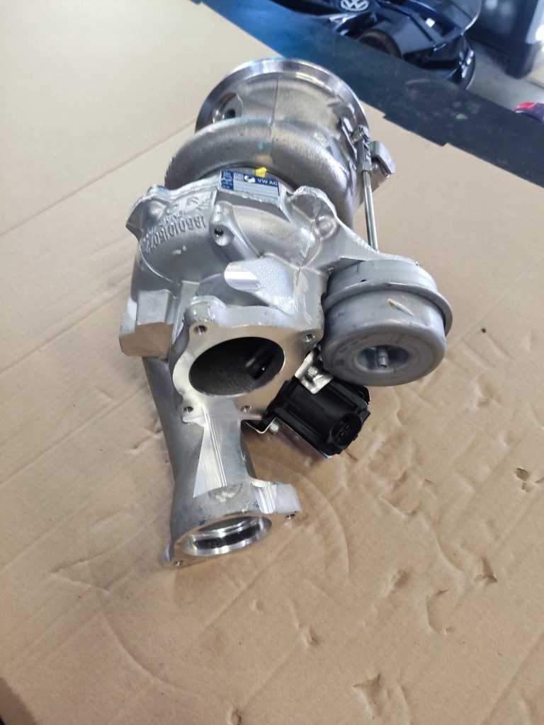Турбонагнетатель audi porsche lamborghini 0p2.145.703.k новая с Разборки