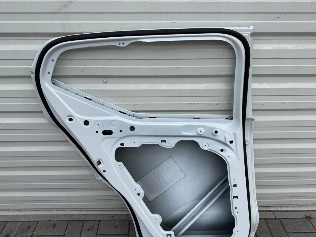 Двері ліва задній ліва задні volvo xc40 європа в Україні