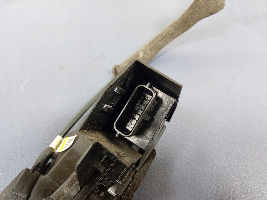 фото №8, Megane iv замок дверь задняя правый 4 pin 825028903r