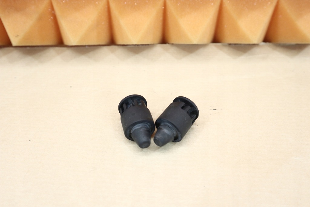 фото №1, Mercedes slk 171 r171 отбойник отбойник резинка обивка багажника