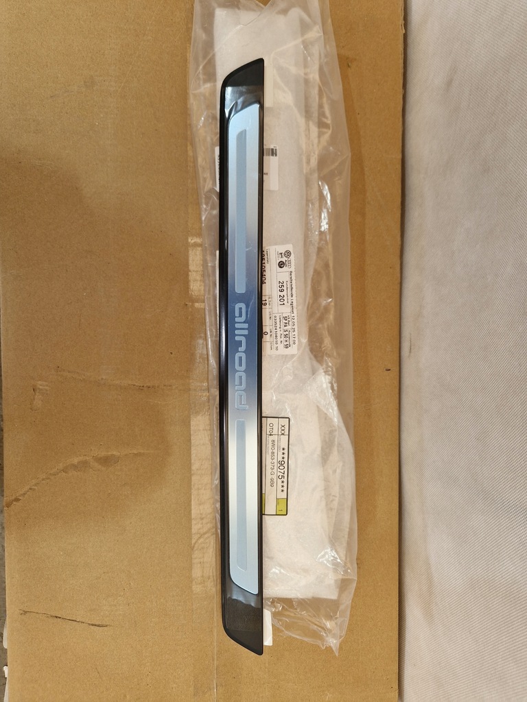 фото №1, Молдинг порог wewnętrzan audi a4 8w allroad 8w0853373g