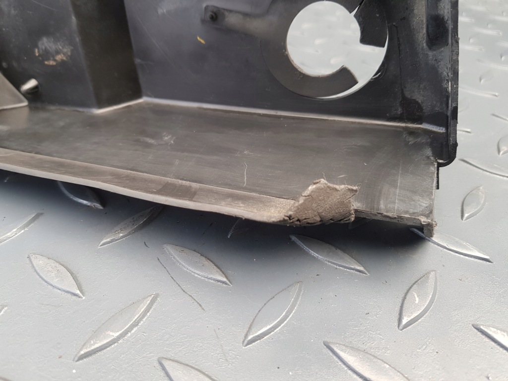 фото №7, Защита угловая лонжерон правая перед 8 201 164 bmw e38 przedlift