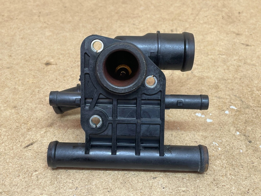 фото №7, Корпус термостата wąż audi tt 8j 2.0 tfsi 06f121133h