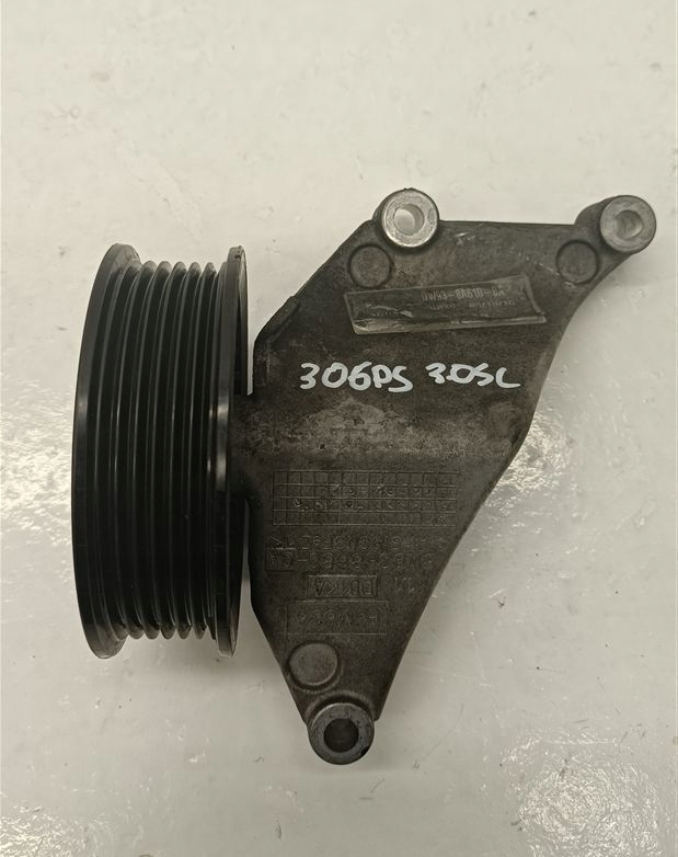 фото №1, Кронштейн двигуна ролик jaguar f-pace x761 xj xe 3.0 sc scv6 306ps 8w93-8680-ca