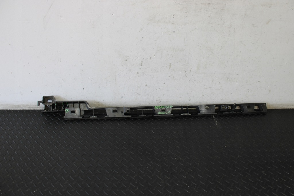 фото №1, Напрямна кронштейн поріг ліва porsche macan 95b 95b853557b