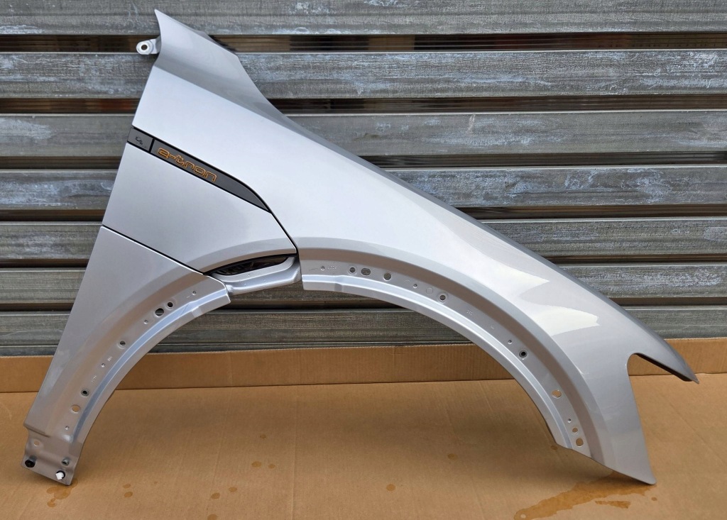 Audi e-tron s перед комплектний  lz7g капот фари радіатор бампер крила Доставка