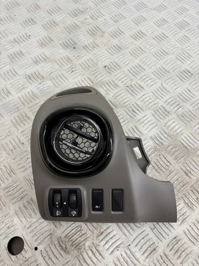 фото №1, Решітка обдув ліва 683112651r renault trafic iii opel vivaro b 93868012