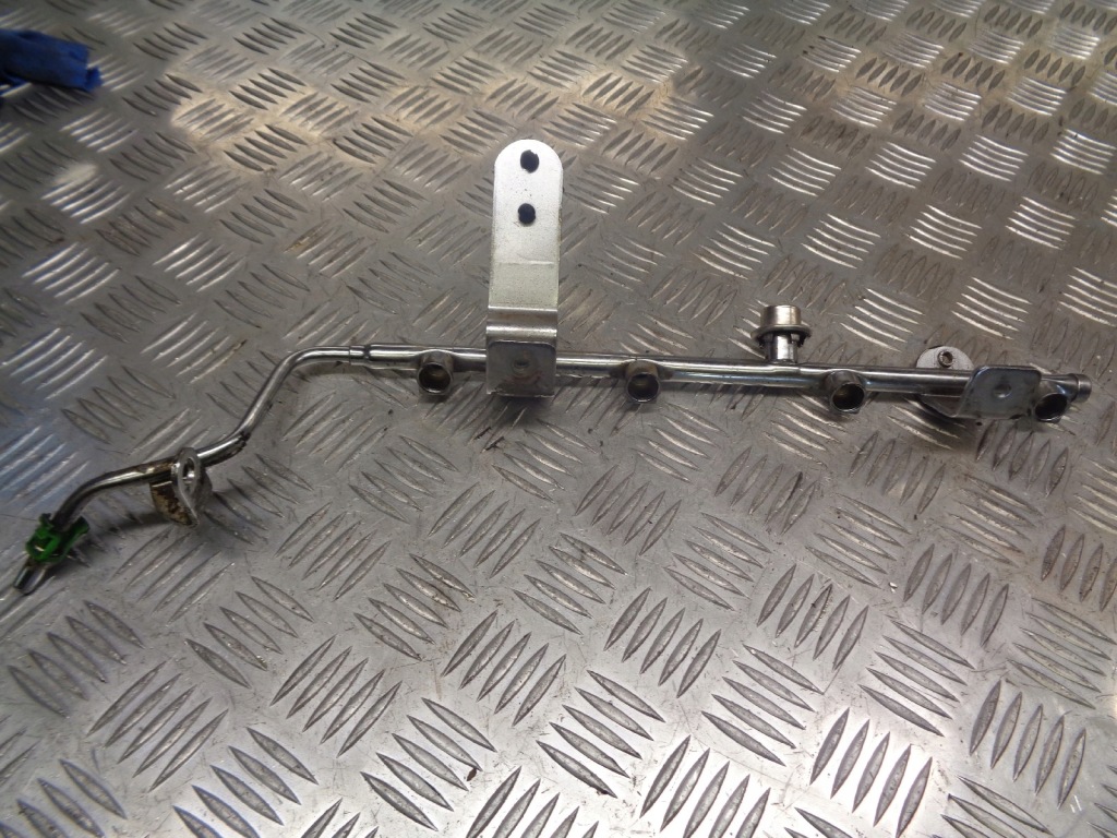 фото №1, Молдинг упорскування dodge stratus 2.4 04591480ag