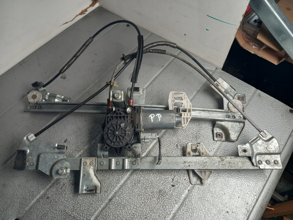 фото №1, Підйомник правий перед peugeot partner 01r kombi