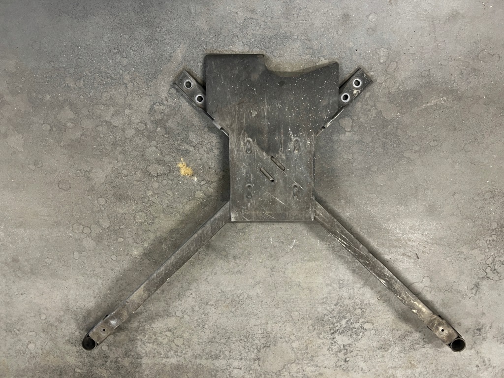 Купить Кронштейн поперечина распорка подвеска задний  заднего задняя bmw m5 f90