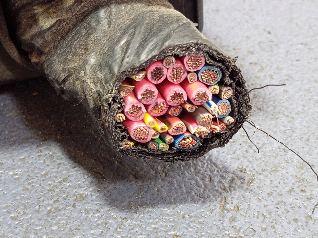 фото №5, Cherokee wk2 3.0 crd коробка предохранителей