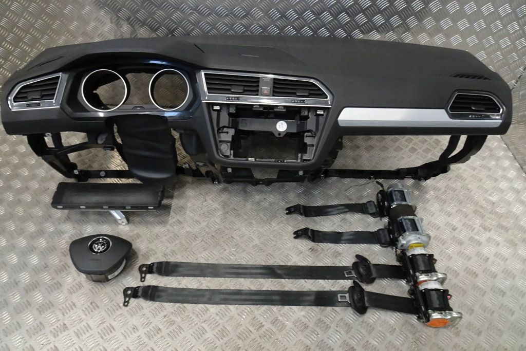 фото №12, Vw tiguan ii - панель приладів приладова подушки безпеки ремені