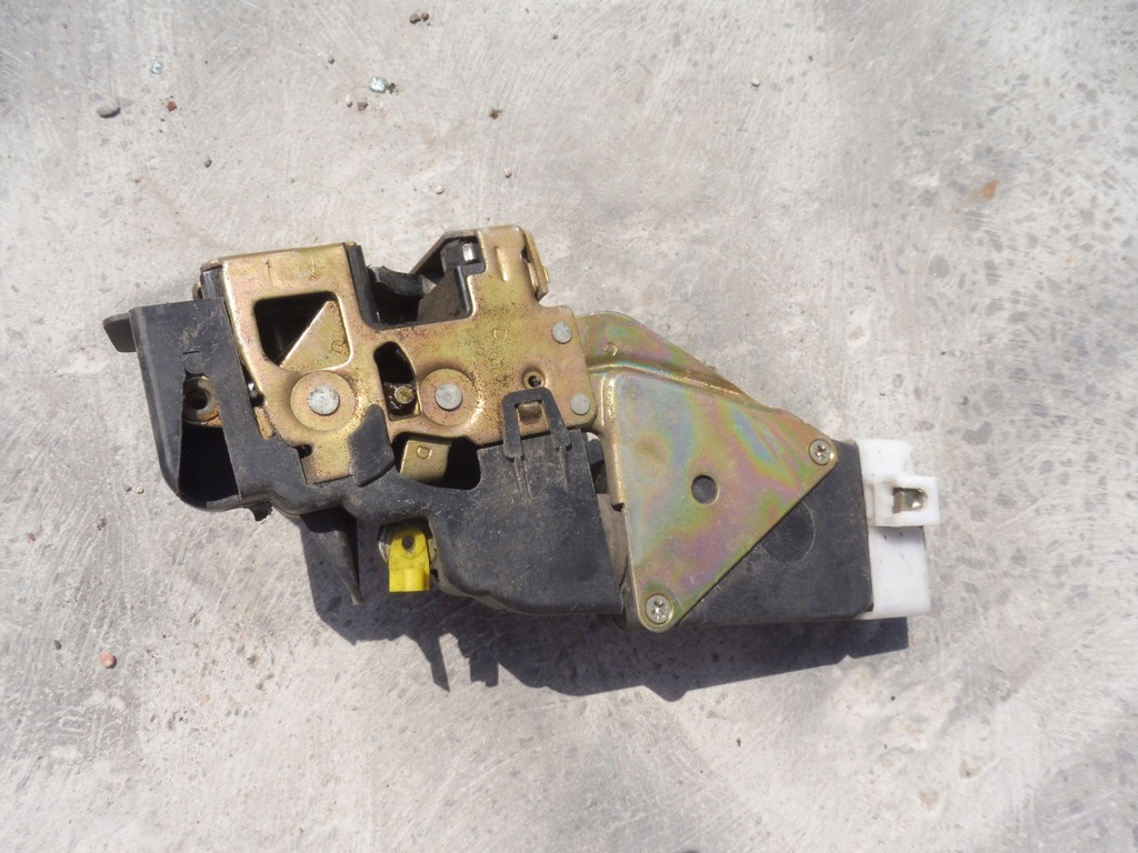 фото №7, Space star 1.6 1998 98 замок дверь 2pin