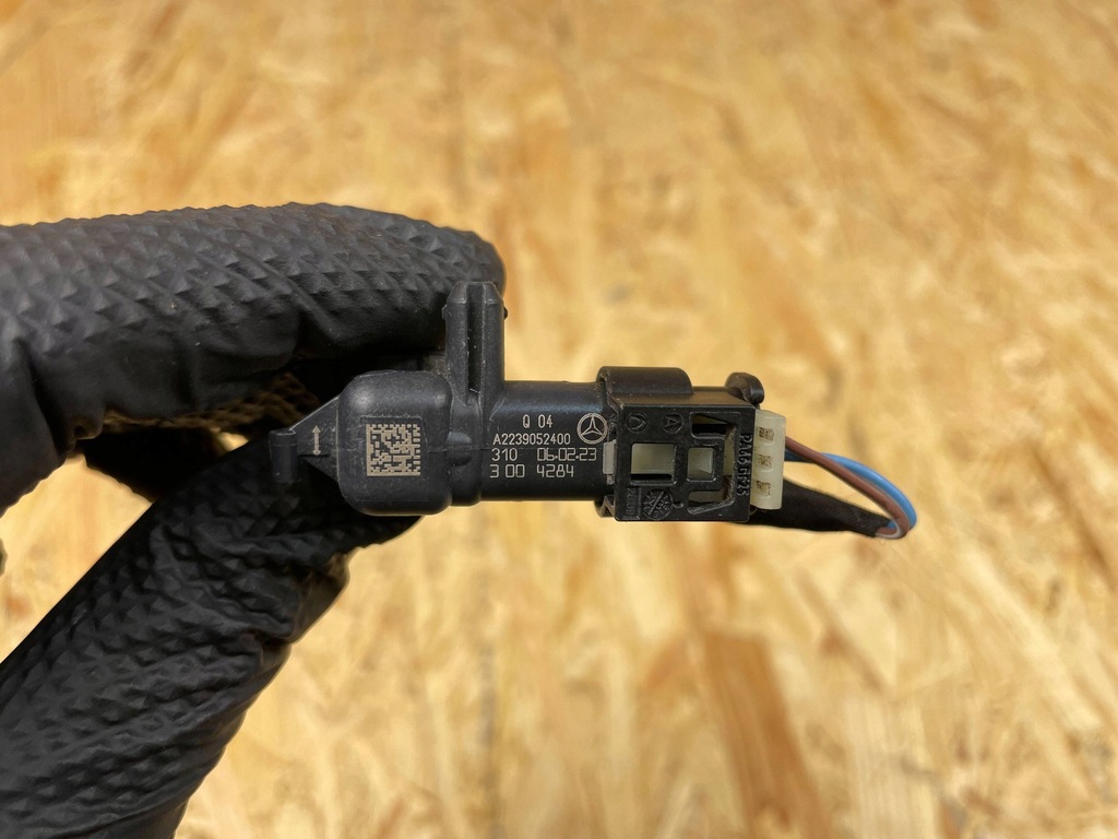 фото №9, Датчик удара ударный штекер mercedes w206 w223 w177 a2239052400