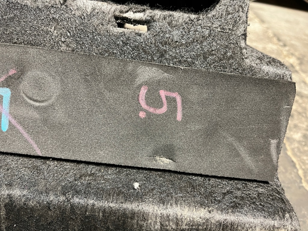 фото №3, 5 alfa romeo giulia оббивка обшивка багажника лівий