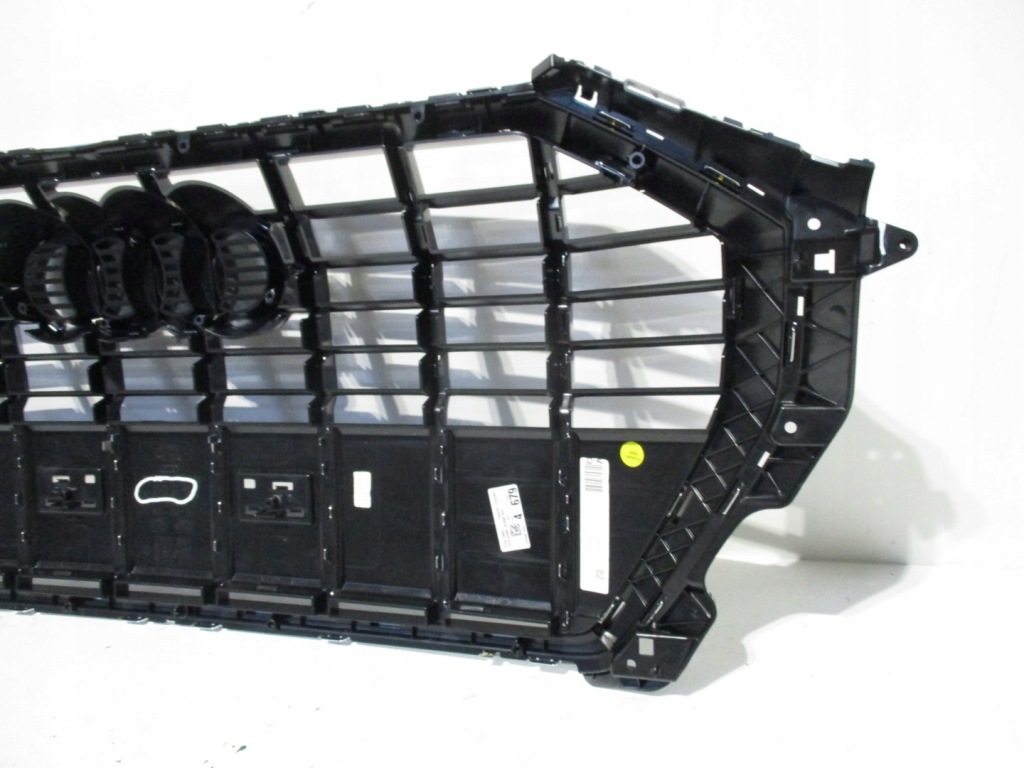 Решётка  решётка радиатора audi q3 83a 83a853651f в Украине