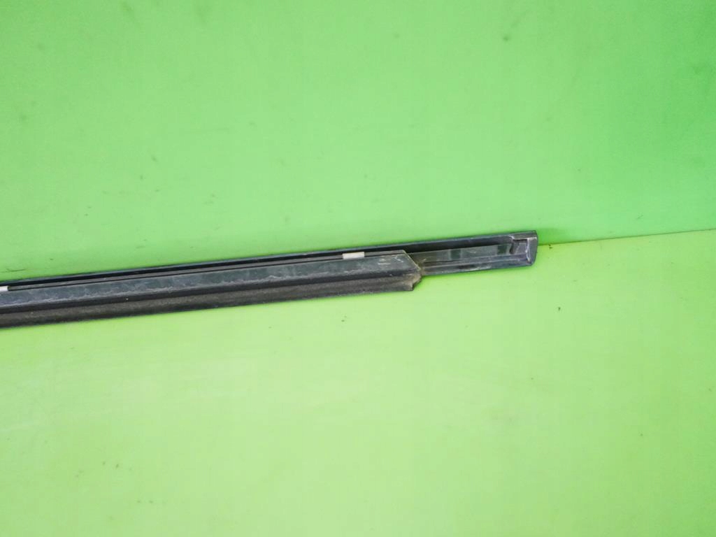 фото №6, Молдинг ущільнювач права задня mercedes w211 sedan