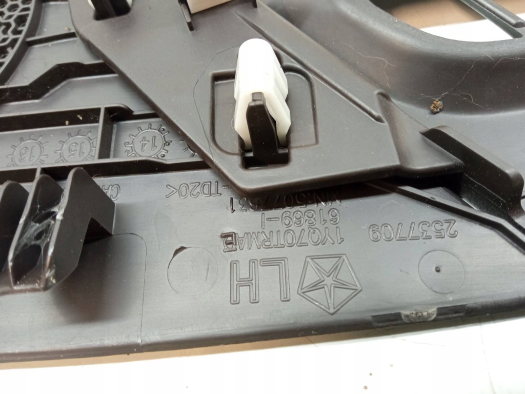 Жабо внутреннее панели kl коричневый 1wf97trmab jeep cherokee v 2014- Цена