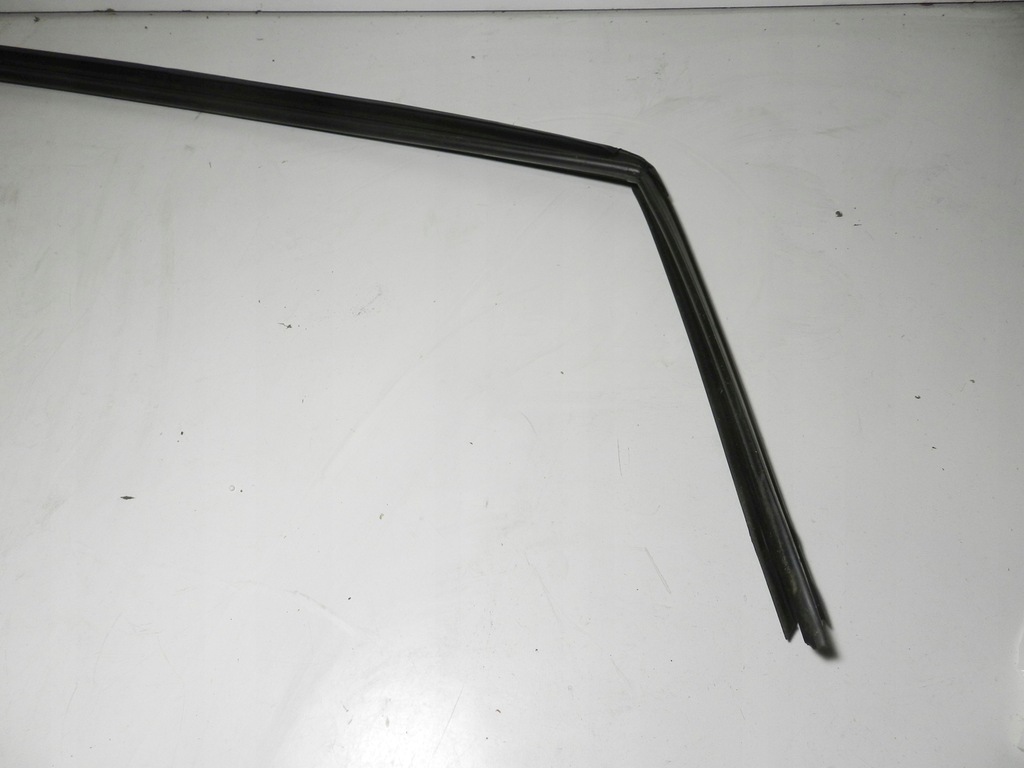 фото №8, Peugeot 3008 i 09-16 рамка прокладка резиновый элемент стекло дверь левый перед