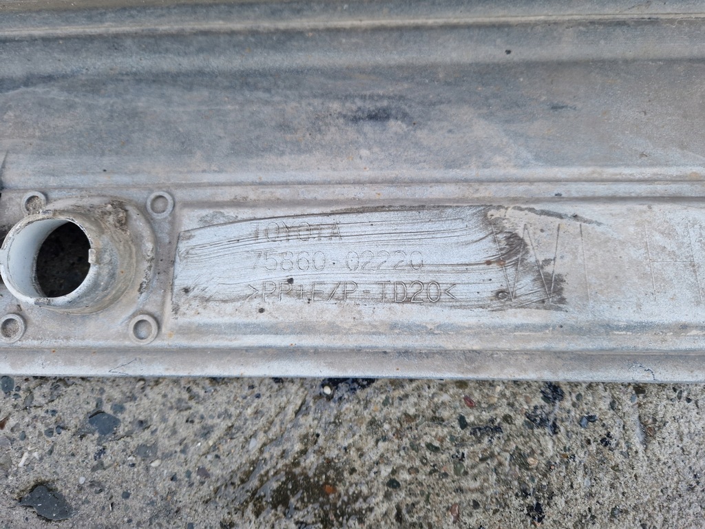 фото №9, Corolla e21 kombi - молдинг накладка порог правая