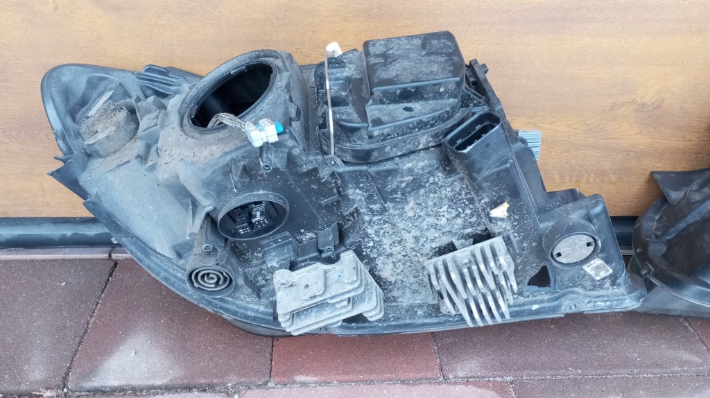 Bmw x1 e84 рестайлінг  2012-2015--lampa ліва-права bi ксенон поворотний lci 7290251 в Україні