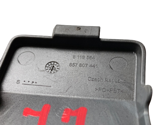 фото №3, Skoda scala 19- заглушка бампера фаркоп задняя