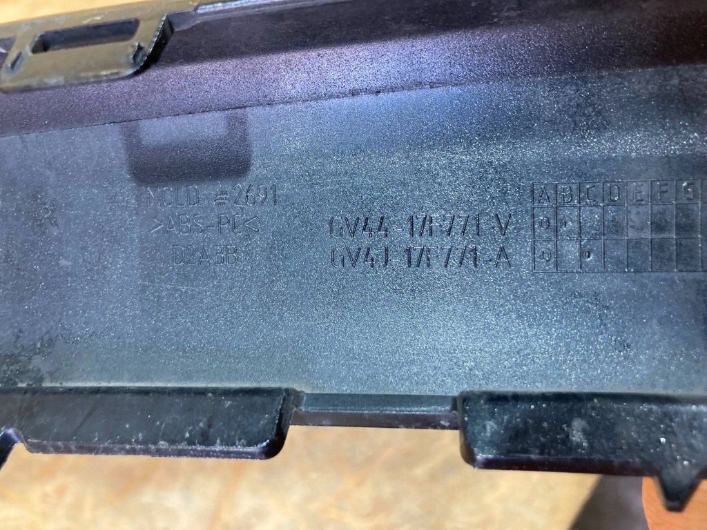 Ford kuga mk2 решётка средняя бампера перед Цена