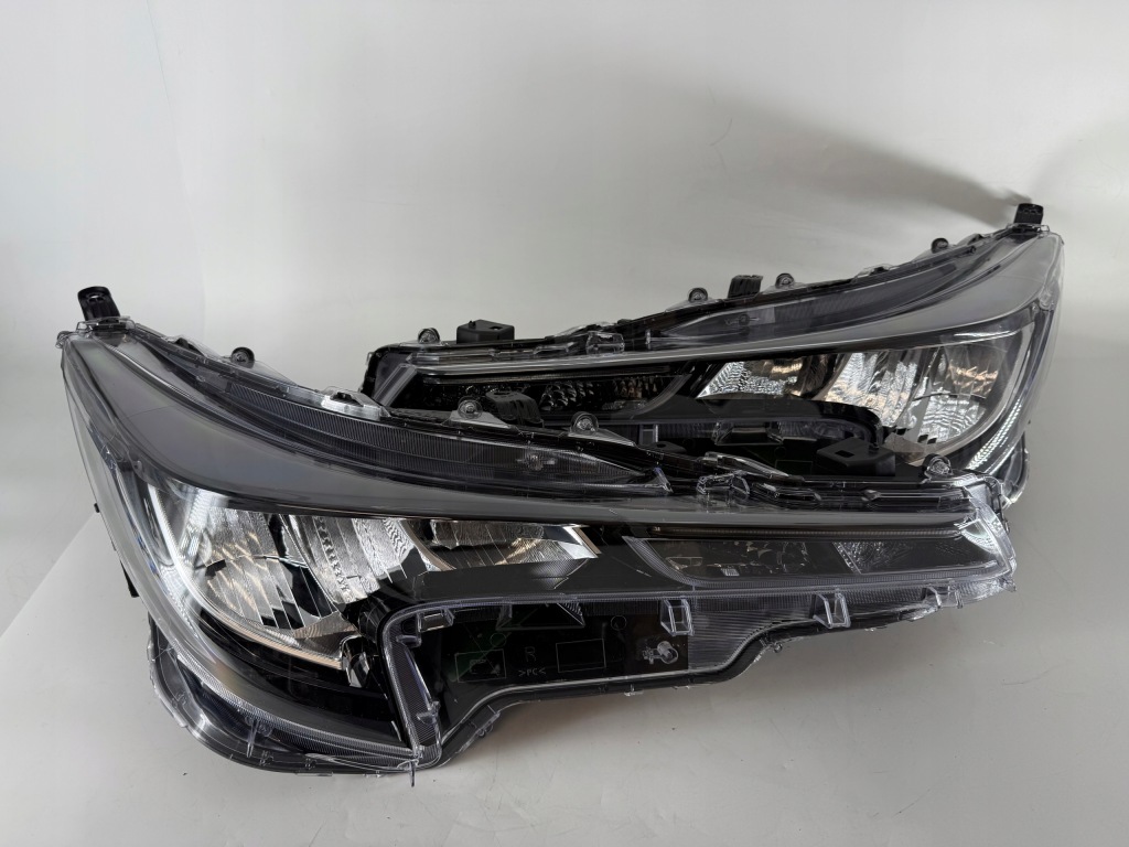 Купити Фара передня toyota led ліва європейська  8115002s60