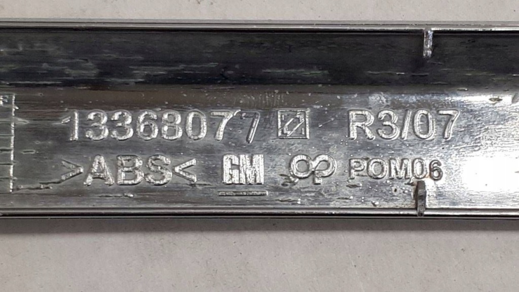 Opel astra iv 2012-2015 рестайлінг  com молдинг бампера ліва задній 13368077 Зі Шроту