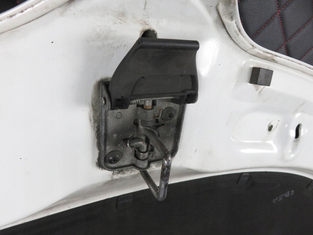 Skoda rapid 5j капот кришка двигуна комплектна Недорого